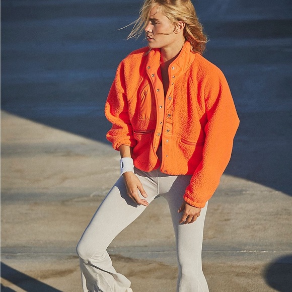 Free People Jackets & Blazers - Free people hit the slopes fleece jacket
